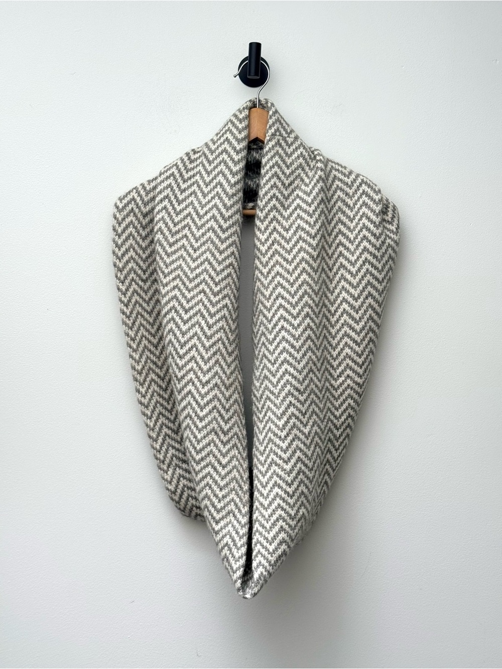 J.Crew Infinity Scarf Women's Grey And Cream Chevron Chunky Wool Cashmere Blend